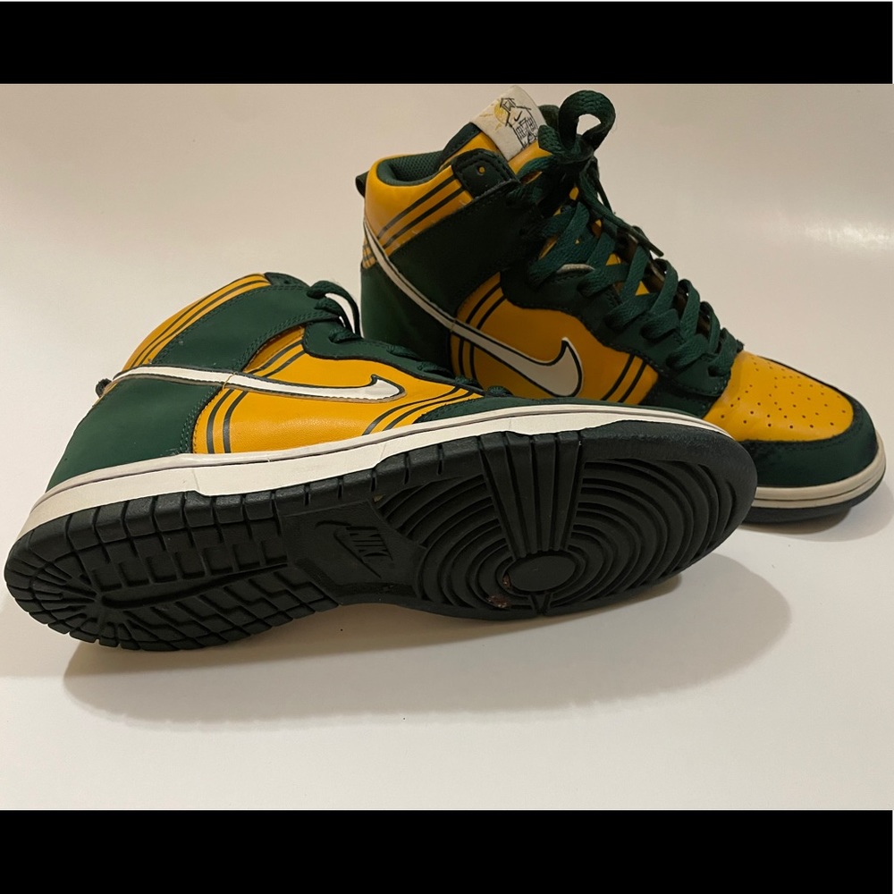Nike - Picture 3 of 3